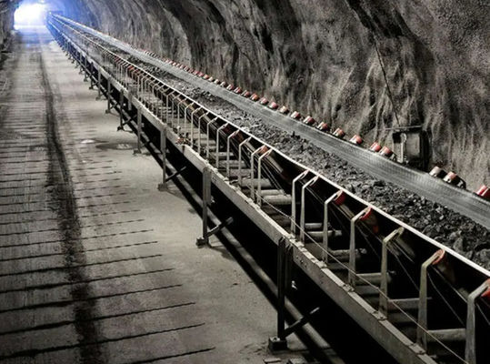 Kömür Madenciliği Yeraltı Endüstriyel Kemer Taşıyıcı Dikey / Yatay Eğimler 30°'ya Kadar